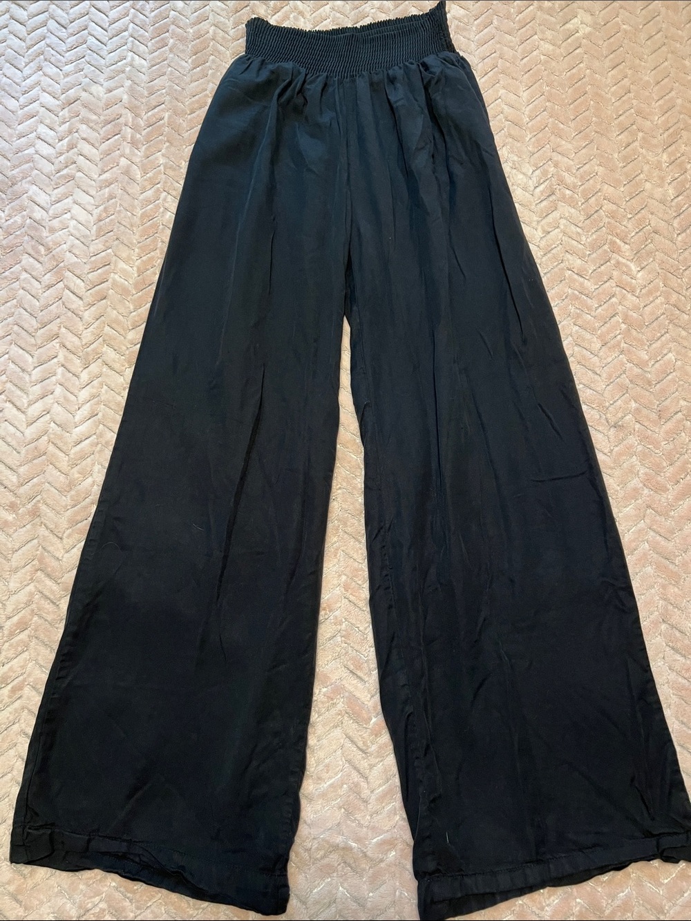 Love Tree Black Wide-Leg Smocked-Waist Pants